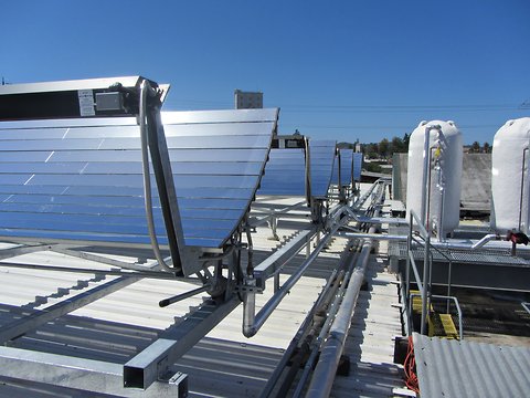 Instalacion solar para calor de proceso en la cubierta de una industria. Ref:DLR